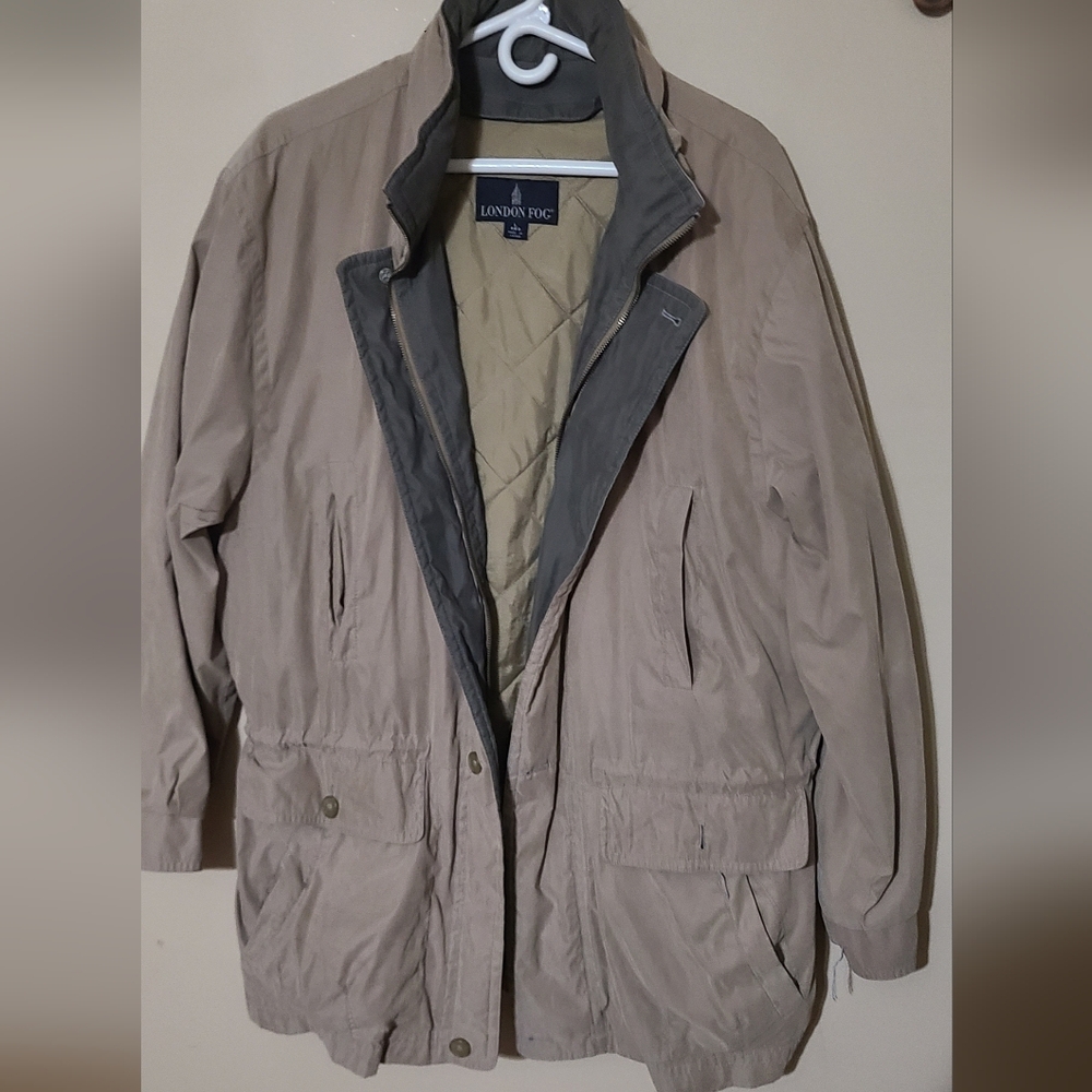 London Fog Size L Men's Beige and Gray Jacket Hood Folds into Collar